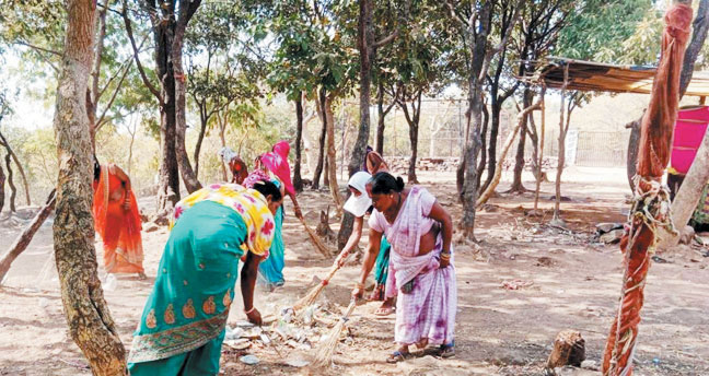 गंगरेल को प्लास्टिक मुक्त बनाने रैली निकालकर की सफाई गंगरेल को प्लास्टिक मुक्त बनाने रैली निकालकर की सफाई