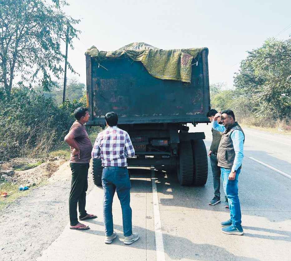 एनएच पर वाहनों की सघन जांच एनएच पर वाहनों की सघन जांच