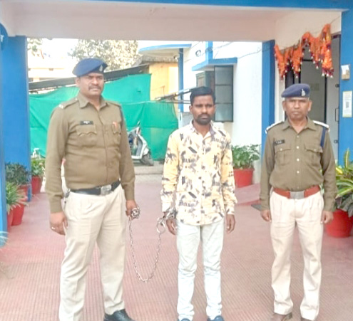 ओडिशा से गांजा लाकर छग में बेचने वाला लोकल सप्लायर का कोर्ट में समर्पण ओडिशा से गांजा लाकर छग में बेचने वाला लोकल सप्लायर का कोर्ट में समर्पण