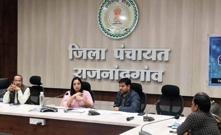सीईओ ने की शासकीय कार्यों की समीक्षा