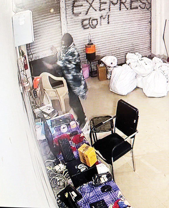 पालिका कॉम्प्लेक्स परिसर में एक दुकान का ताला तोड़ा, 2 में असफल