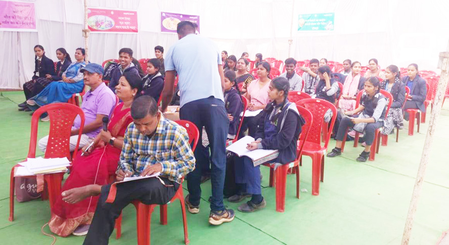 वाद-विवाद स्पर्धा में स्कूल-कॉलेज विद्यार्थियों ने लिया हिस्सा वाद-विवाद स्पर्धा में स्कूल-कॉलेज विद्यार्थियों ने लिया हिस्सा