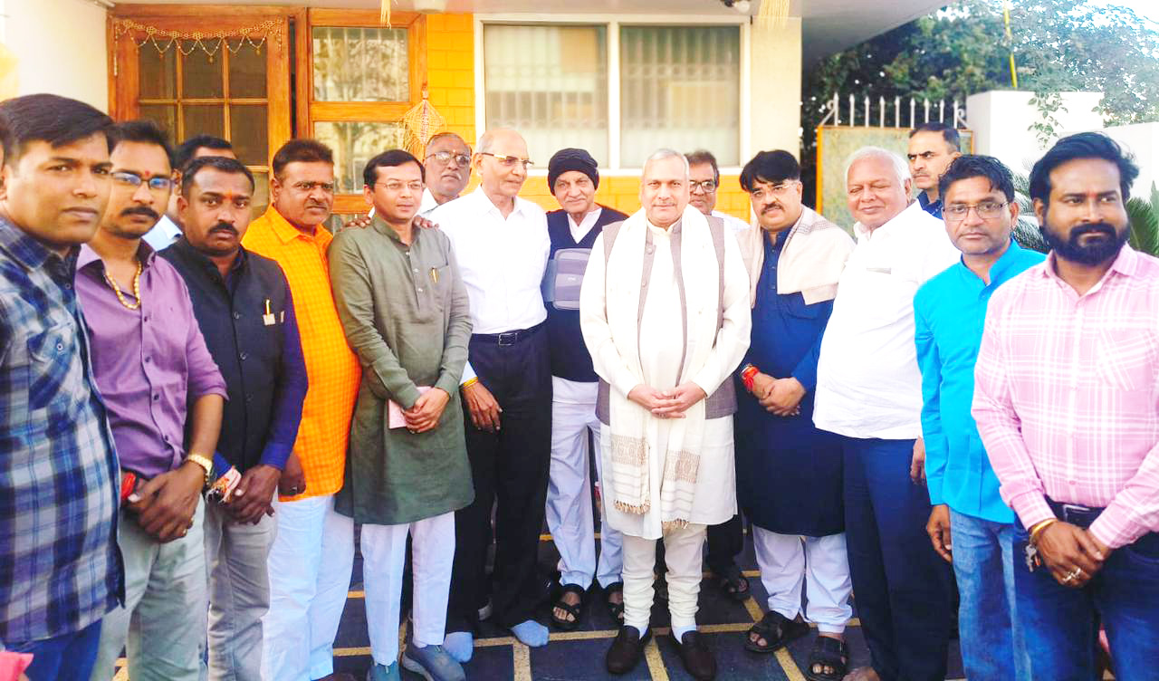 सौदान सिंह के धमतरी प्रवास पर संघ भाजपा नेताओं से मुलाकात सौदान सिंह के धमतरी प्रवास पर संघ भाजपा नेताओं से मुलाकात