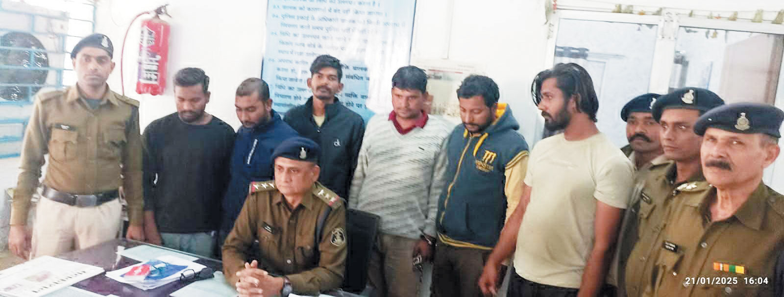 आनलाईन गेमिंग के लिए बैंक खातों से धोखाधड़ी  6 बंदी