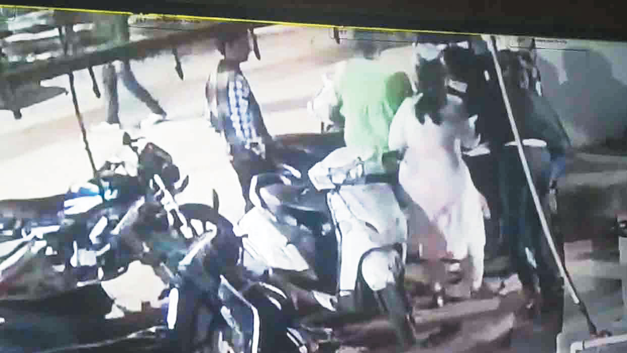 एक ही परिवार के सदस्य आपस में भिड़े, एक की मौत एक ही परिवार के सदस्य आपस में भिड़े, एक की मौत