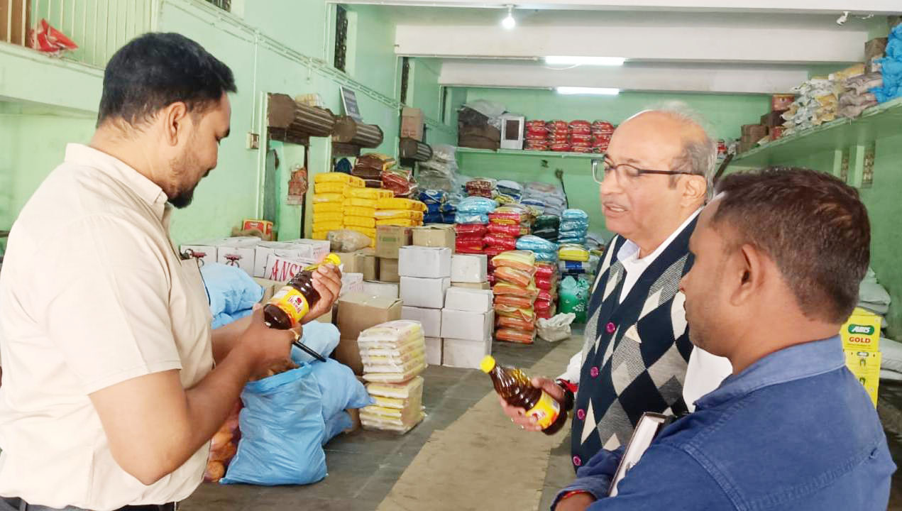 तेलों की गुणवत्ता के लिए  खाद्य विभाग ने लिया नमूना