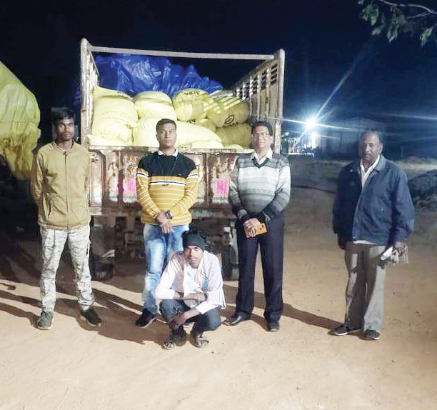 ओडिशा का धान और पिकअप जब्त