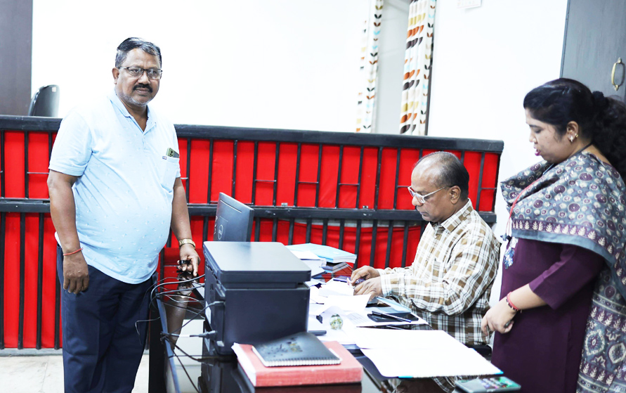 महापौर पद के लिए जानकी, जेठू व मुरारी ने लिया नामांकन पत्र महापौर पद के लिए जानकी, जेठू व मुरारी ने लिया नामांकन पत्र