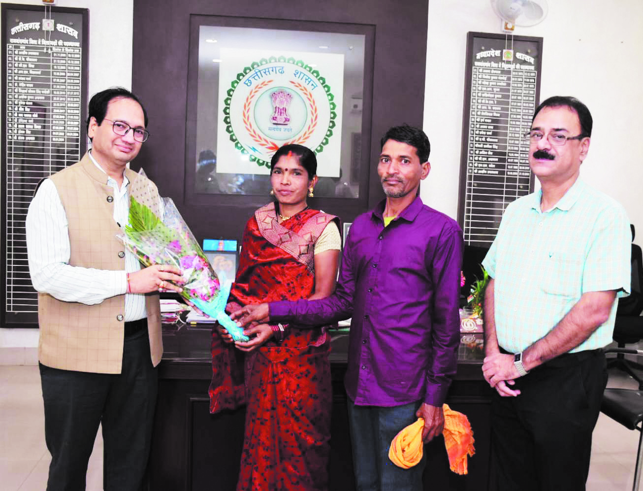 कलेक्टर से खिलेश्वरी ने की सौजन्य मुलाकात कलेक्टर से खिलेश्वरी ने की सौजन्य मुलाकात