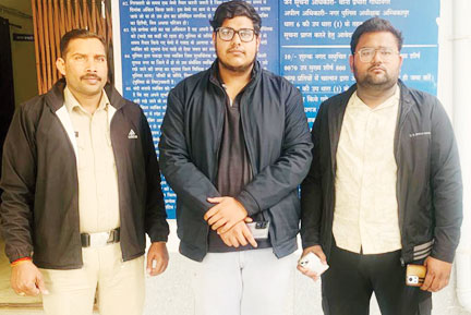 10 लाख की वसूली, दो गिरफ्तार 10 लाख की वसूली, दो गिरफ्तार