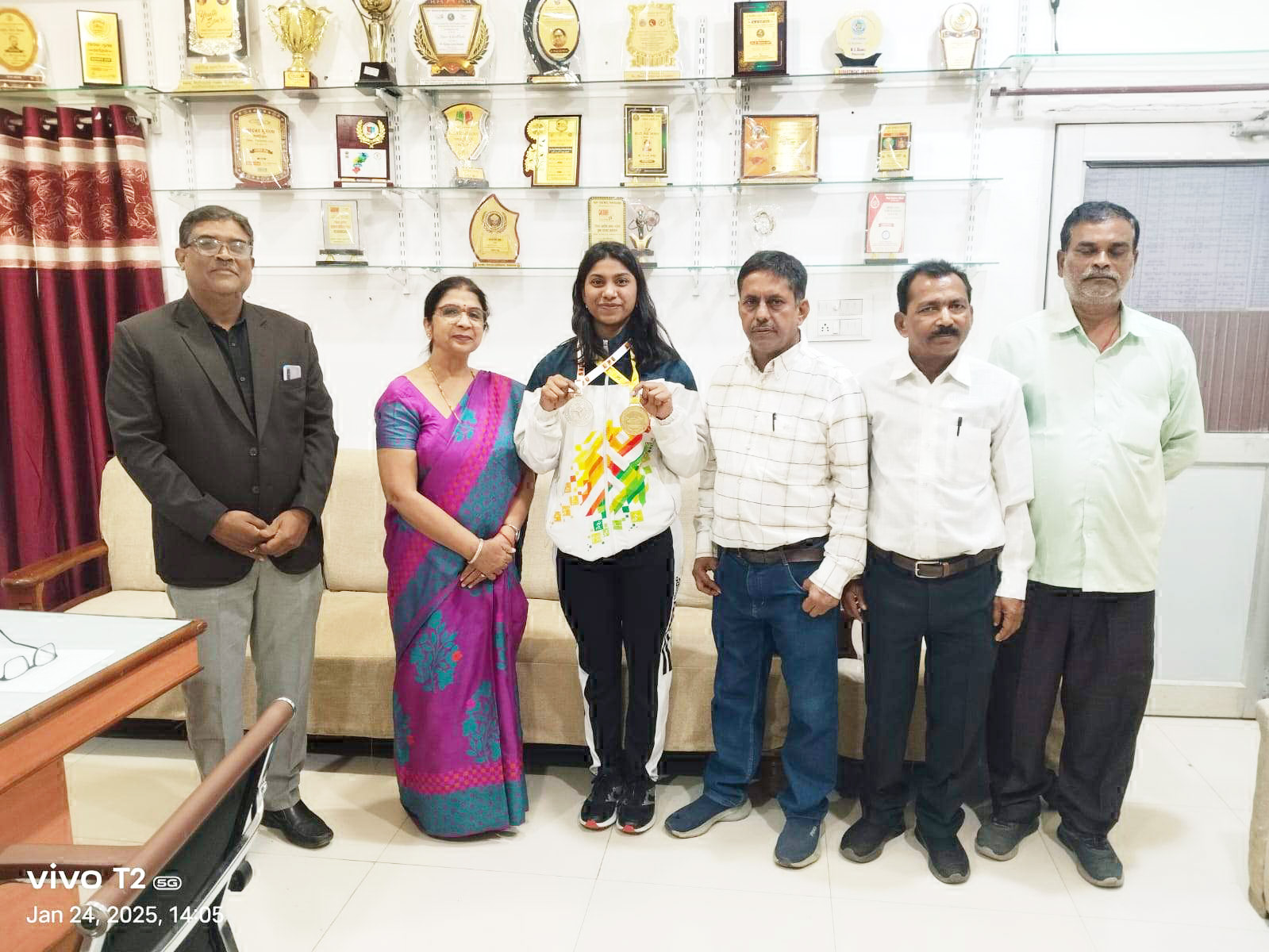 छात्रा सोनाली ने जीता सिल्वर मेडल, प्राचार्य ने दी प्रोत्साहन राशि छात्रा सोनाली ने जीता सिल्वर मेडल, प्राचार्य ने दी प्रोत्साहन राशि