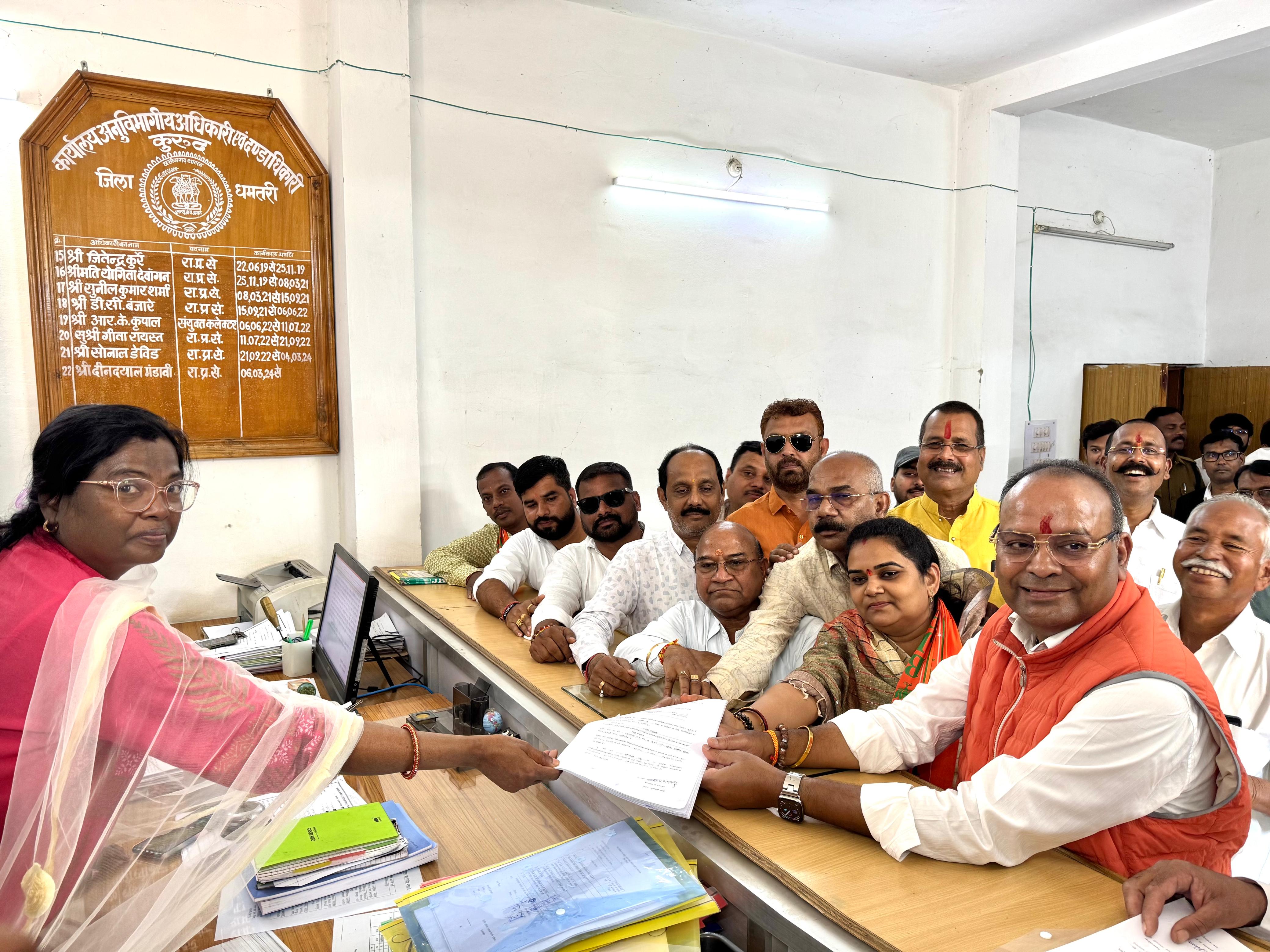 भाजपा से अध्यक्ष व पार्षद प्रत्याशियों ने रैली निकाल किया नामांकन दाखिल भाजपा से अध्यक्ष व पार्षद प्रत्याशियों ने रैली निकाल किया नामांकन दाखिल