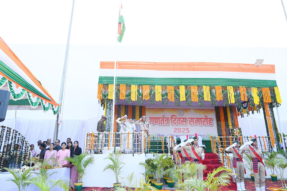 सांसद रूपकुमारी चौधरी ने फहराया तिरंगा, सांस्कृतिक कार्यक्रम व झांकी ने मोहा मन