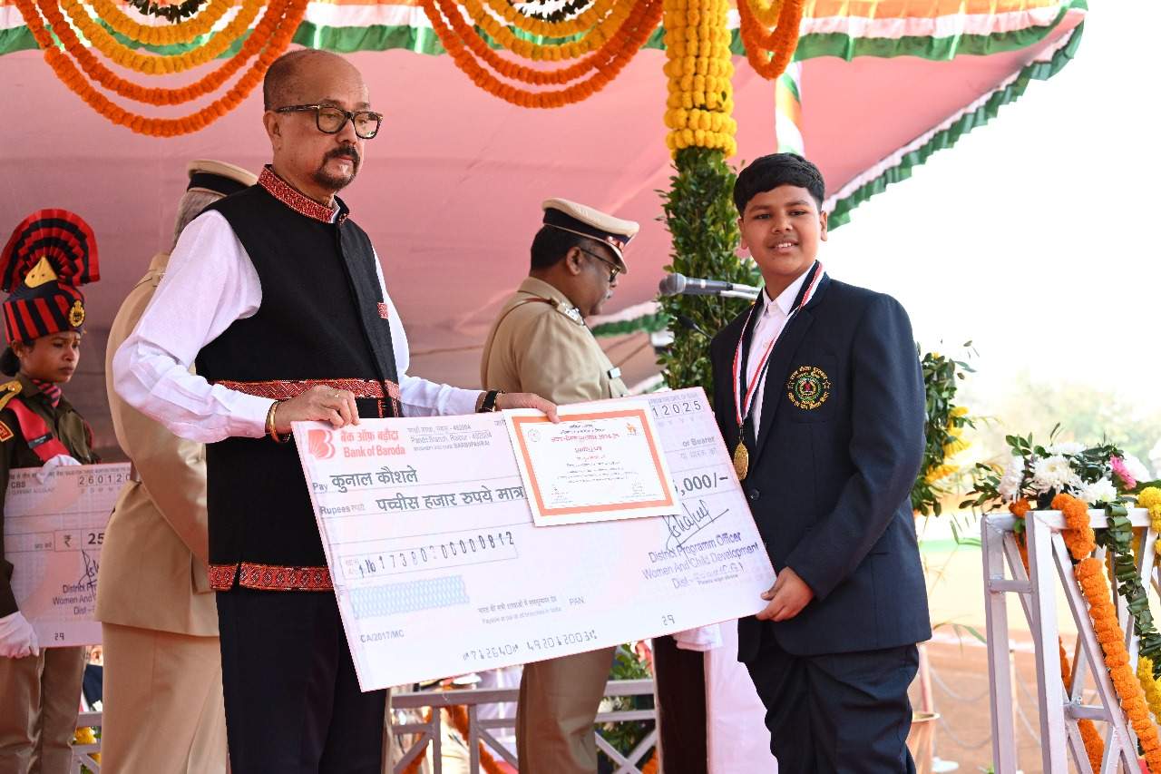 राज्य वीरता पुरस्कार: राज्यपाल ने जिले के दो वीर बालकों को किया सम्मानित