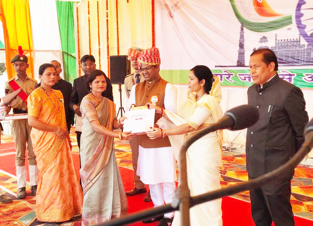 छात्रावास अधीक्षिका रथबाई-उर्मिला सम्मानित