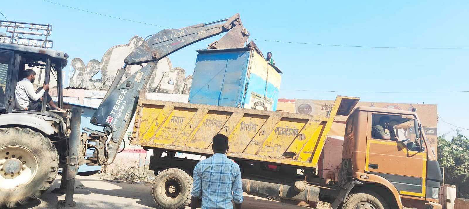 निगम ने हटाए अतिक्रमण, गुरुद्वारा  के पास पसरा नहीं लगाने नोटिस