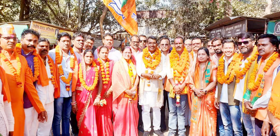 भाजपा-कांग्रेस ने शक्ति प्रदर्शन कर दाखिल किया नामांकन भाजपा-कांग्रेस ने शक्ति प्रदर्शन कर दाखिल किया नामांकन