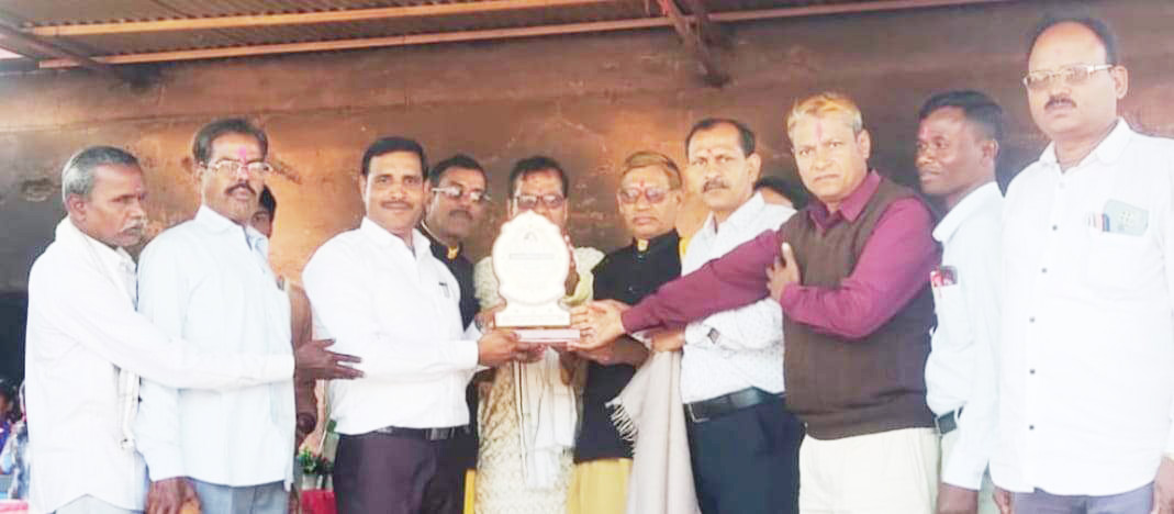 राज्यपाल सम्मान से पुरस्कृत व्याख्याता भुवन लाल का सम्मान