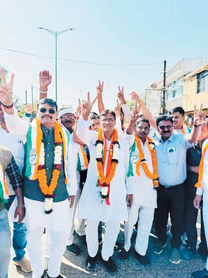 कांग्रेस अध्यक्ष-पार्षद प्रत्याशियों का नामांकन