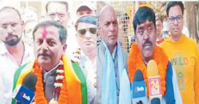 कांग्रेस-भाजपा ने अध्यक्ष और पार्षद प्रत्याशियों के साथ रैली निकाल भरे नामांकन 