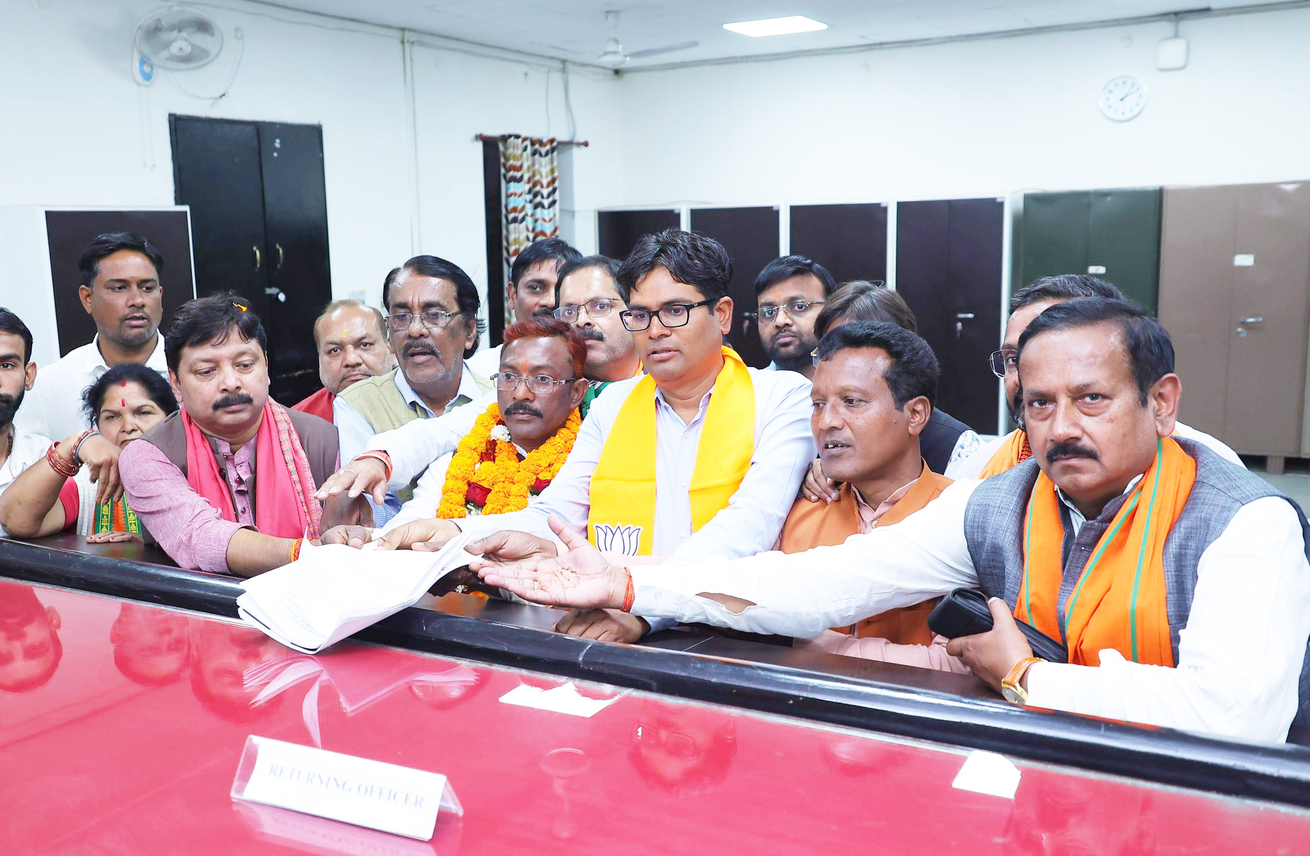 रायगढ़ नगर निगम: महापौर के लिए 9 एवं पार्षद पद के लिए 177 अभ्यर्थियों ने जमा किया नामांकन रायगढ़ नगर निगम: महापौर के लिए 9 एवं पार्षद पद के लिए 177 अभ्यर्थियों ने जमा किया नामांकन