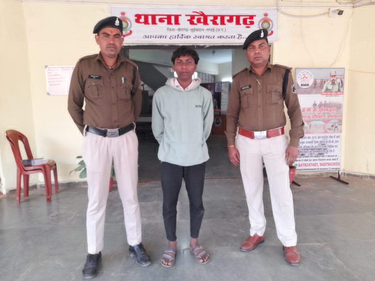 तलवार से केक कटवाया, युवक गिरफ्तार