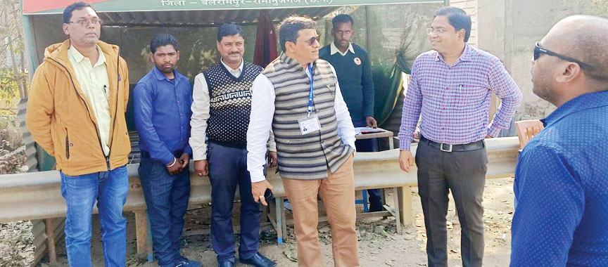 प्रेक्षक ने स्ट्रांग रूम, मतदान केंद्रों और अंतरराज्यीय जांच नाका का किया निरीक्षण