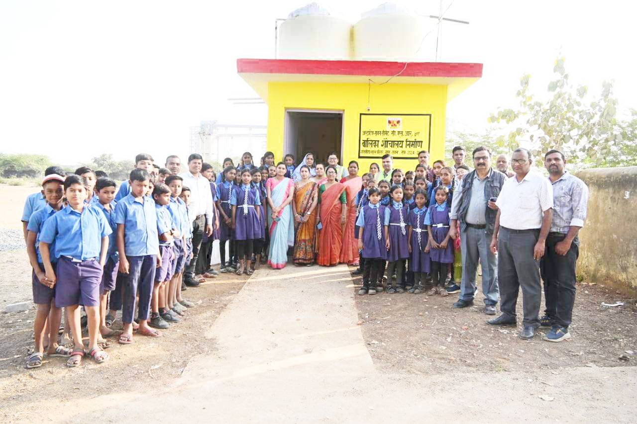 अल्ट्राटेक रावन सीएसआर द्वारा बालिका टायलेट का लोकार्पण