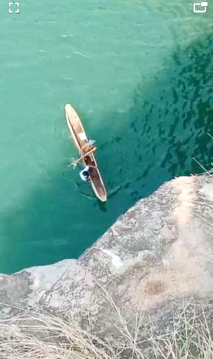 चित्रकोट घूमने आए युवक ने लगाई छलांग