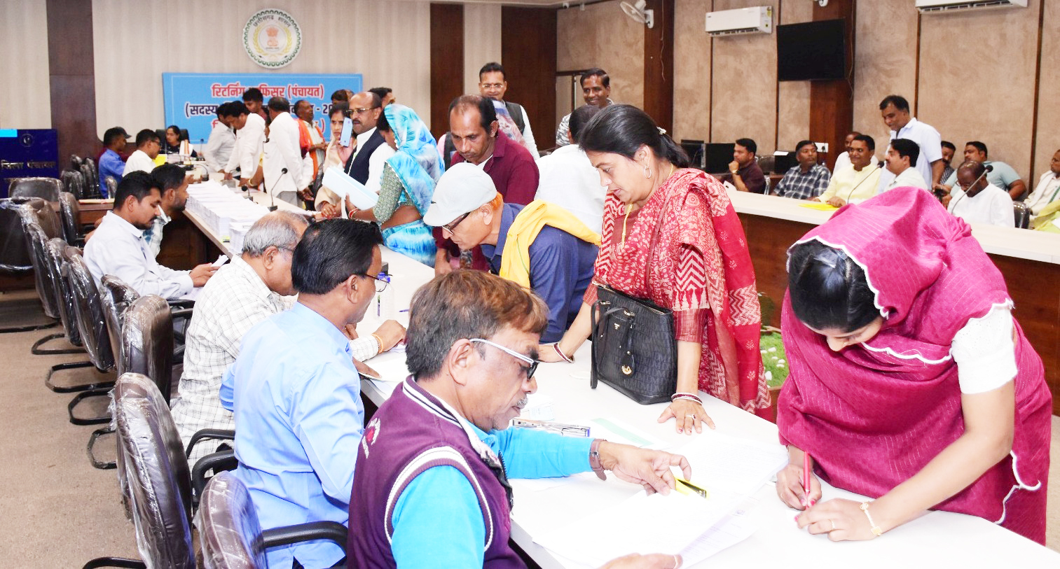 जिपं सदस्य के लिए 22 ने किया जमा व 15 अभ्यर्थियों ने लिया नाम-निर्देशन पत्र