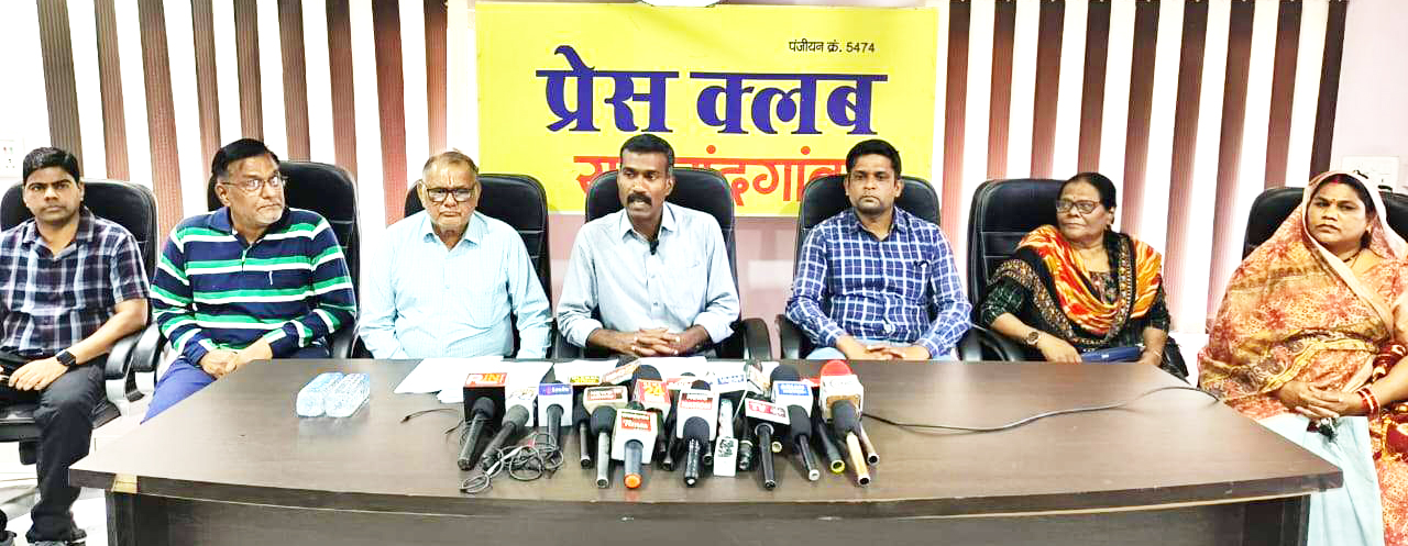 बुजुर्गों ने जैन परिवार पर लगाए बाउंड्रीवाल तोडऩे का आरोप