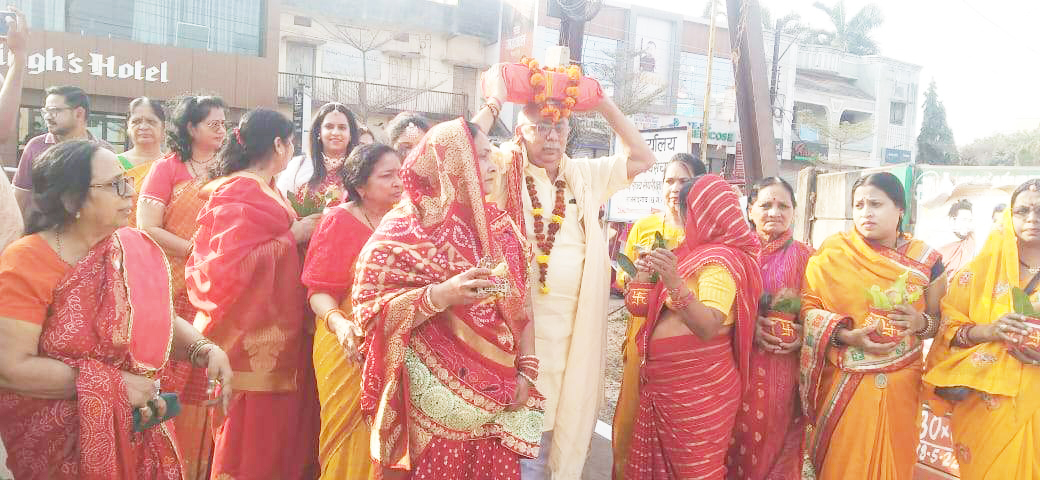 कलश यात्रा के साथ देवी भागवत महापुराण कथा शुरू