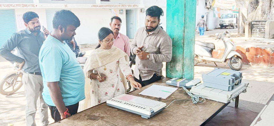 3 से ज्यादा प्रत्याशी होने पर मतदान के लिए लगेगी 2 ईवीएम मशीन