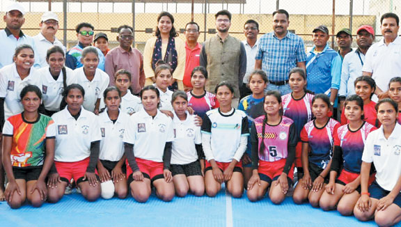 कलेक्टर ने खिलाडिय़ों के बीच पहुंचकर बढ़ाया हौसला