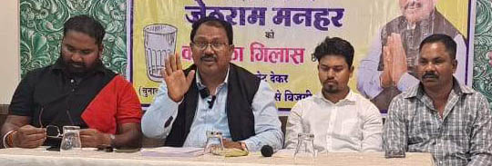 मैं मेयर बना तो स्कूटी में घूमकर करूंगा जनता की सेवा-जेठू मैं मेयर बना तो स्कूटी में घूमकर करूंगा जनता की सेवा-जेठू