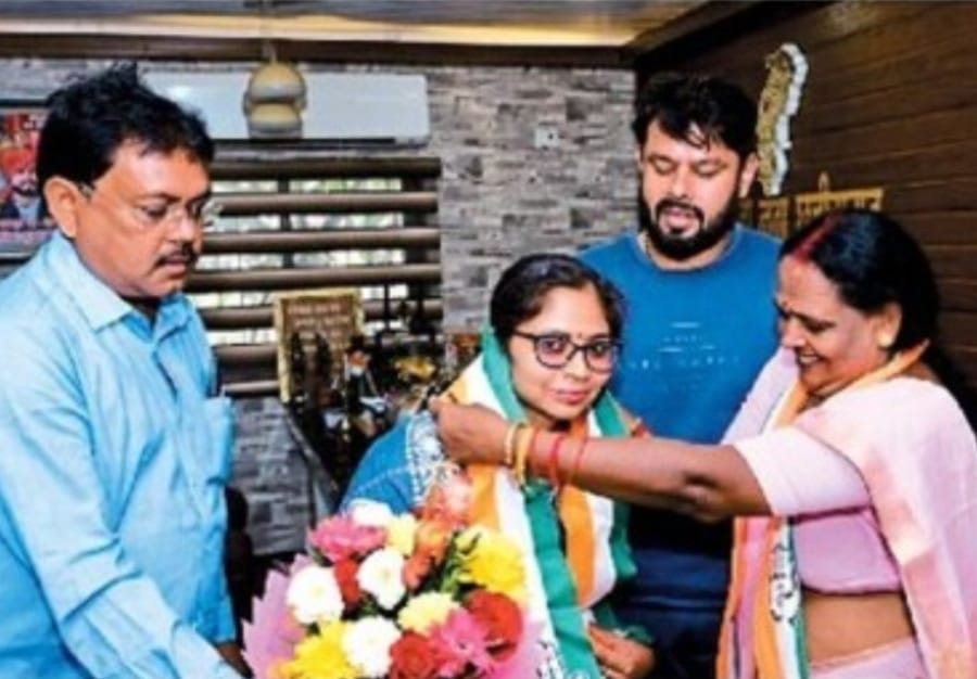 भाजपा महिला मोर्चा जिलाध्यक्ष की बेटी योगिता कांग्रेस में