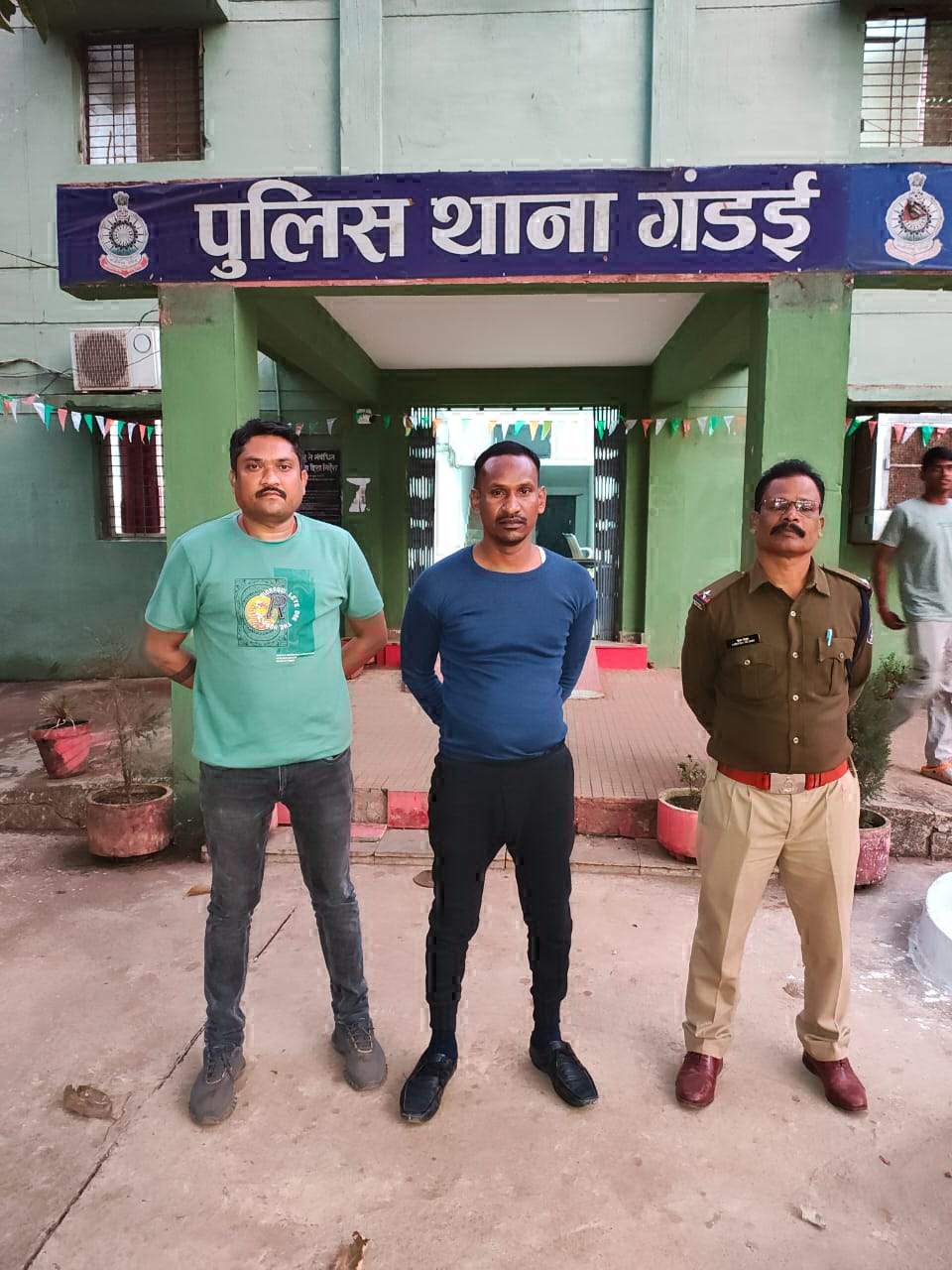 चोरी का फरार आरोपी यूपी से गिरफ्तार