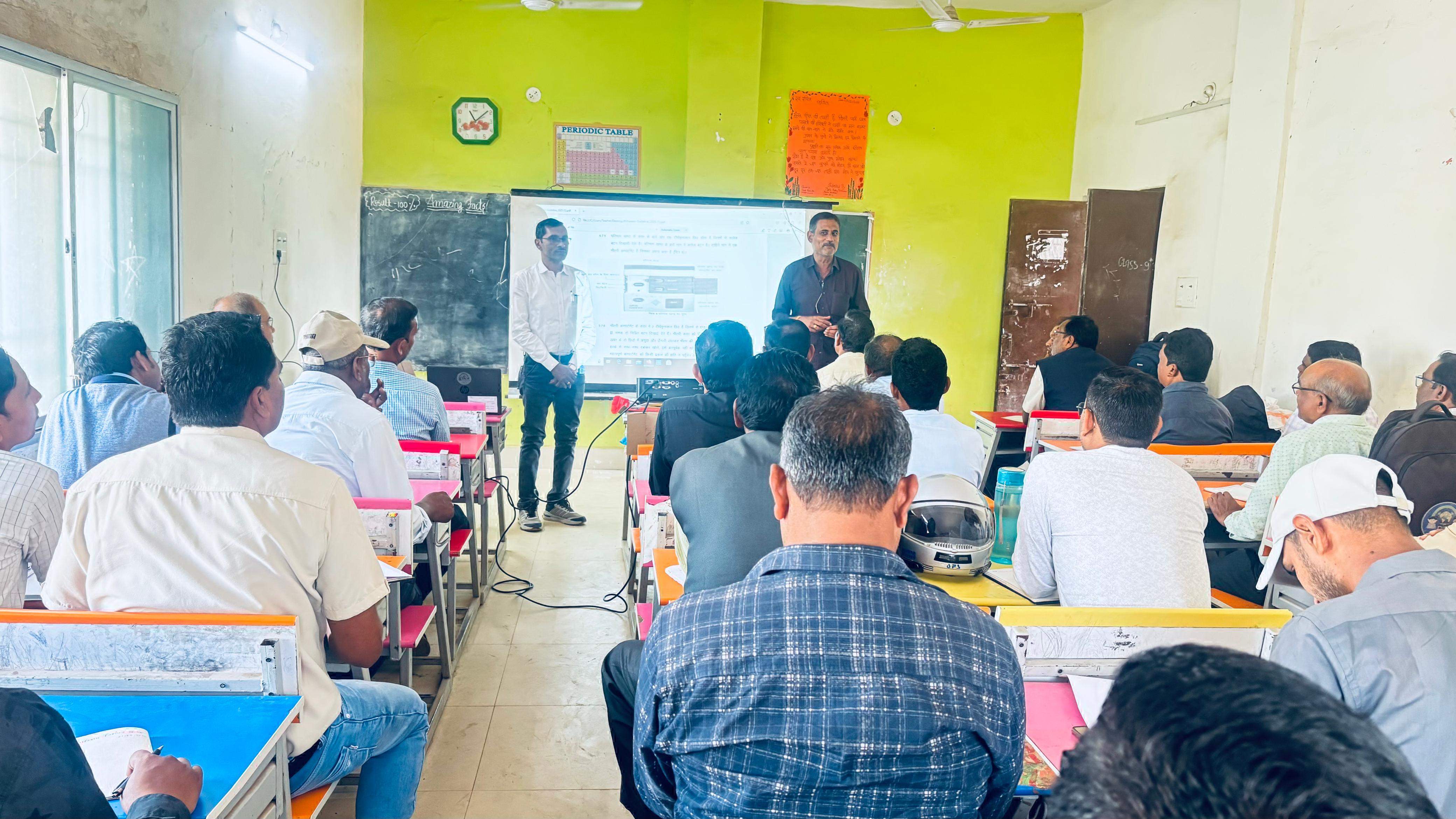 पीठासीन व मतदान अधिकारी को प्रशिक्षण