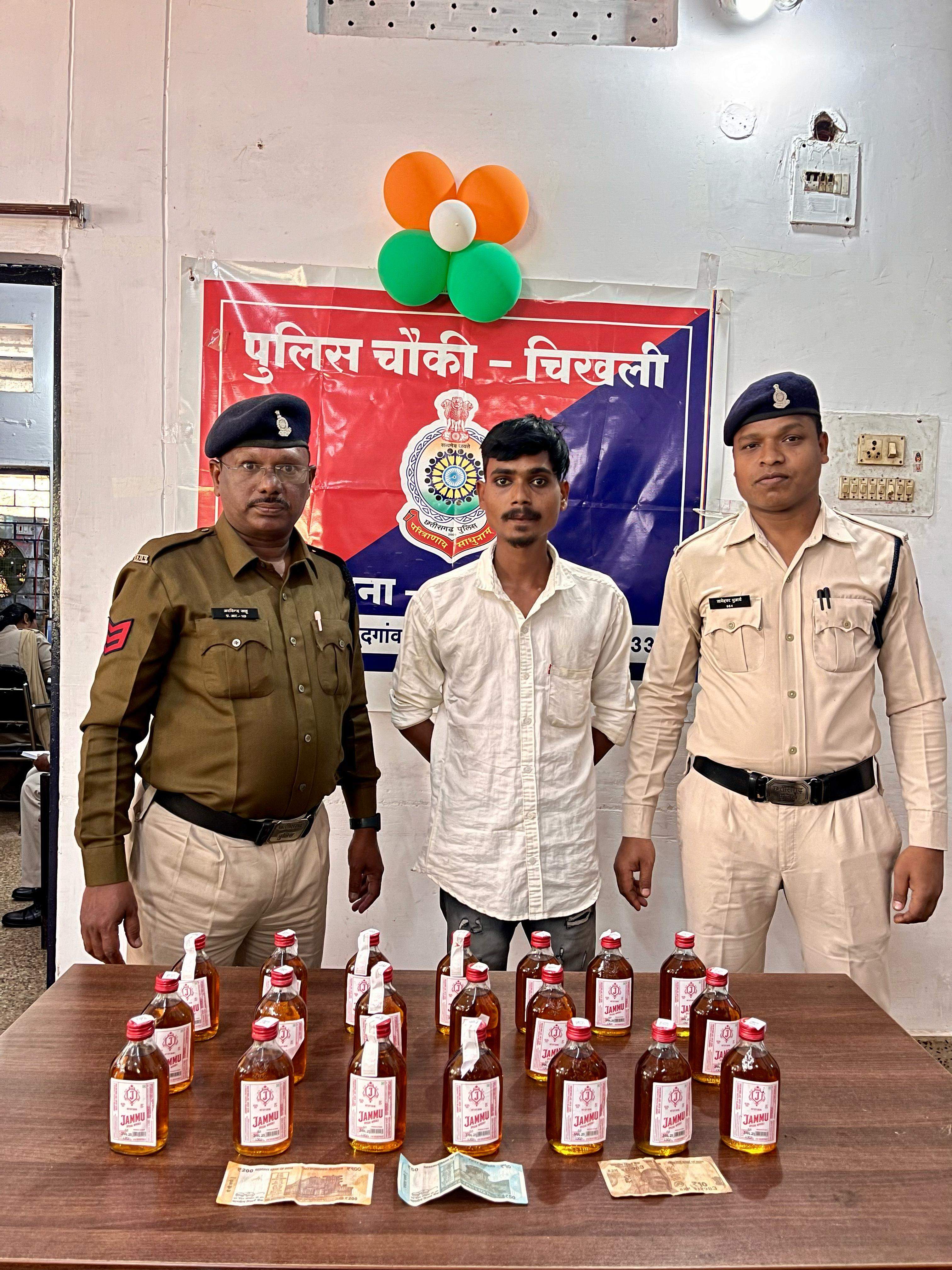 शराब के साथ आरोपी पकड़ाया