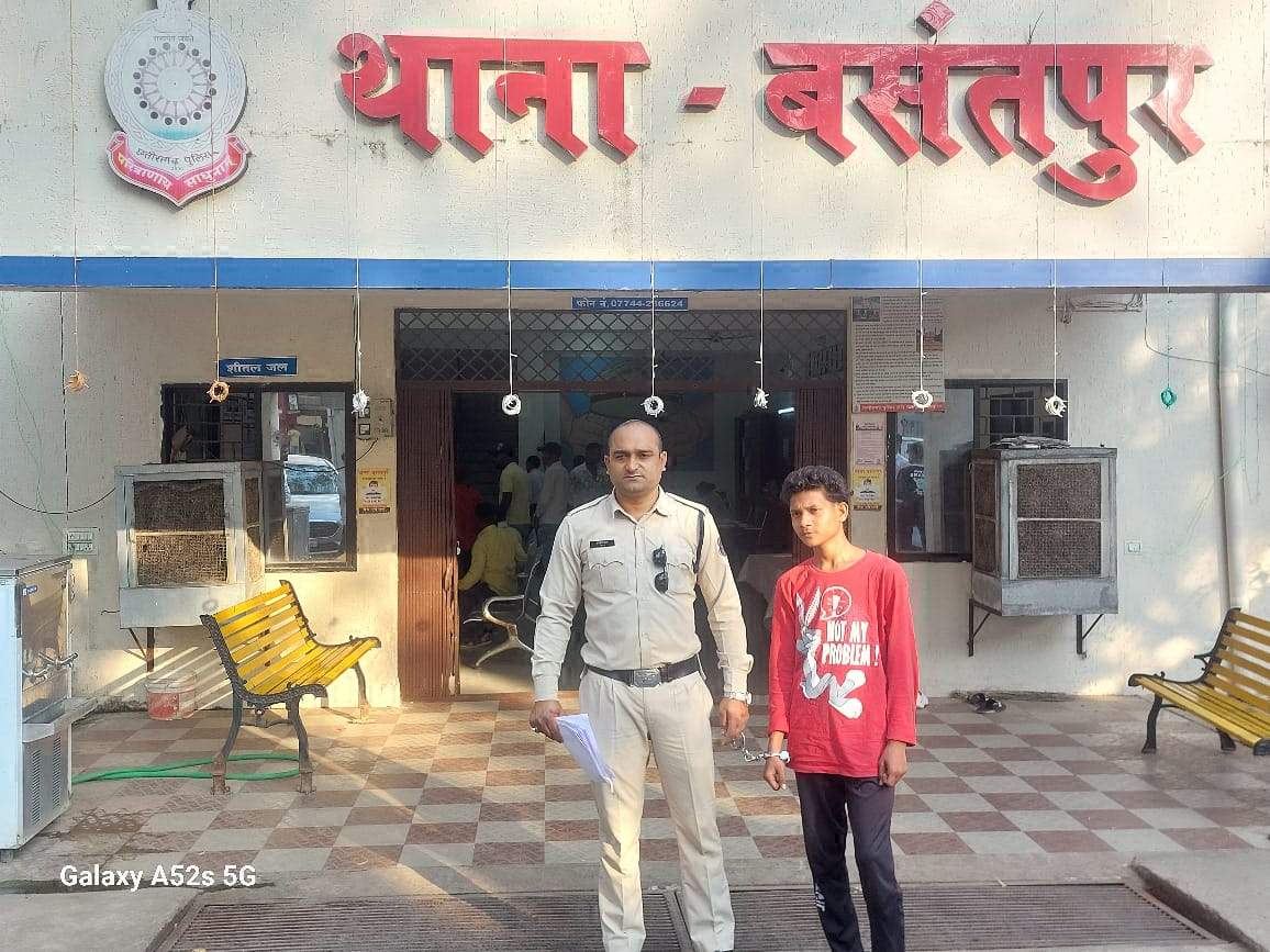 मोबाइल लूट, एक नाबालिग समेत दो गिरफ्तार