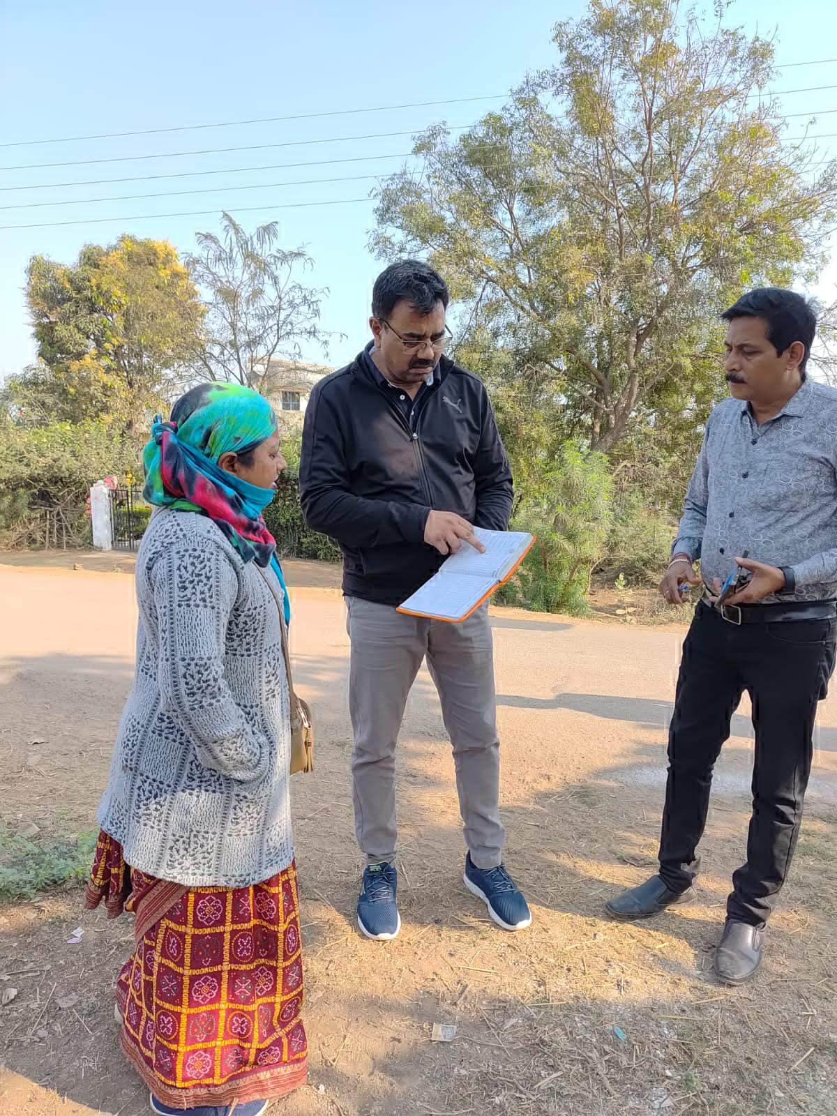 आयुक्त ने देखी ग्रामीण वार्डों में सफाई व्यवस्था