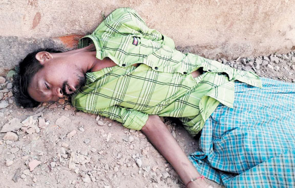 उचित मूल्य की दुकान के सामने मौत उचित मूल्य की दुकान के सामने मौत