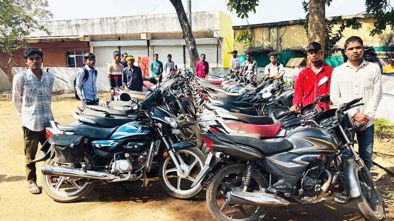 नियम विरूद्ध वाहन चलाने वाले 33 वाहनों पर जुर्माना