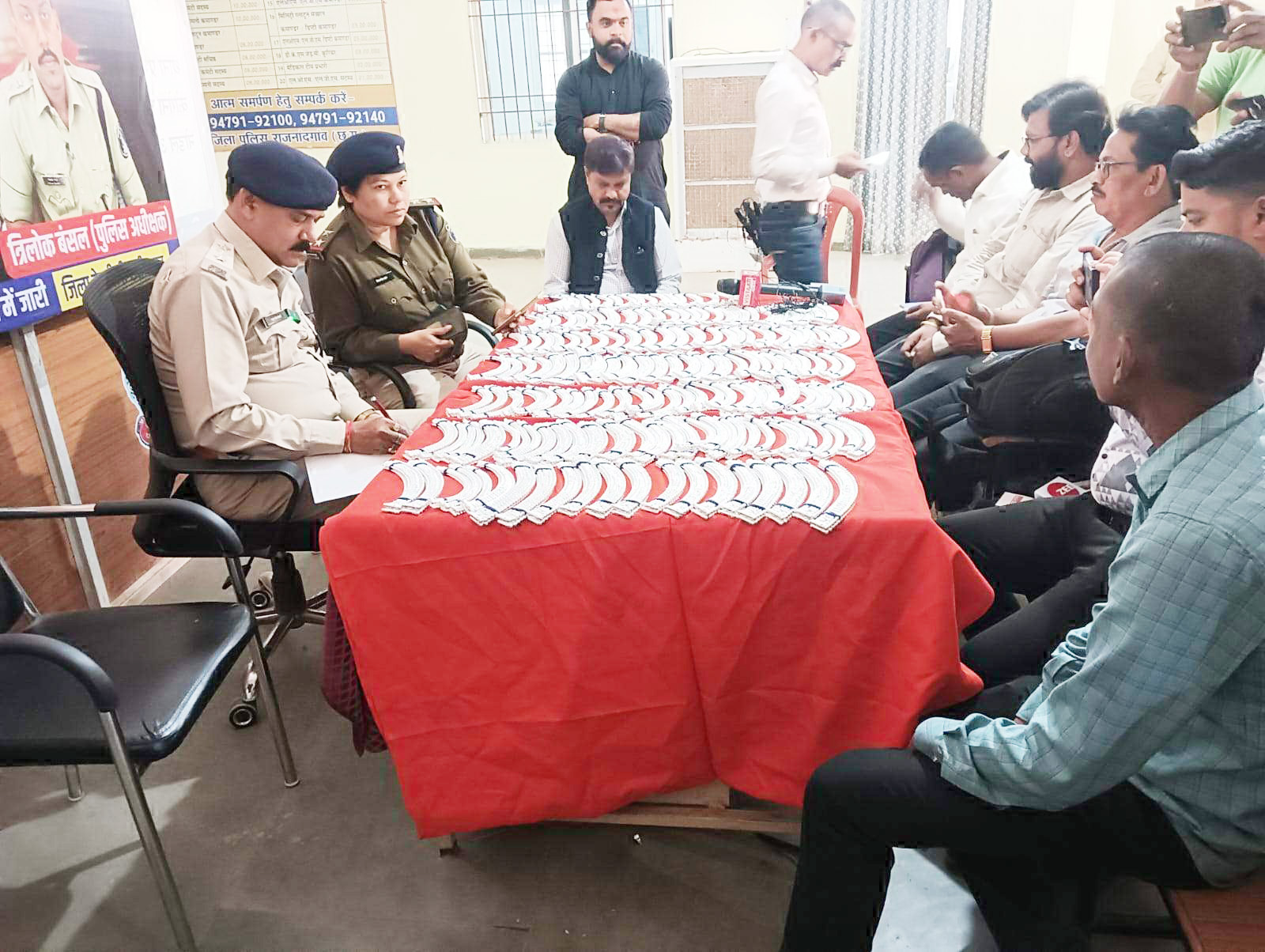 कार से 35 किलो चांदी  के जेवर बरामद