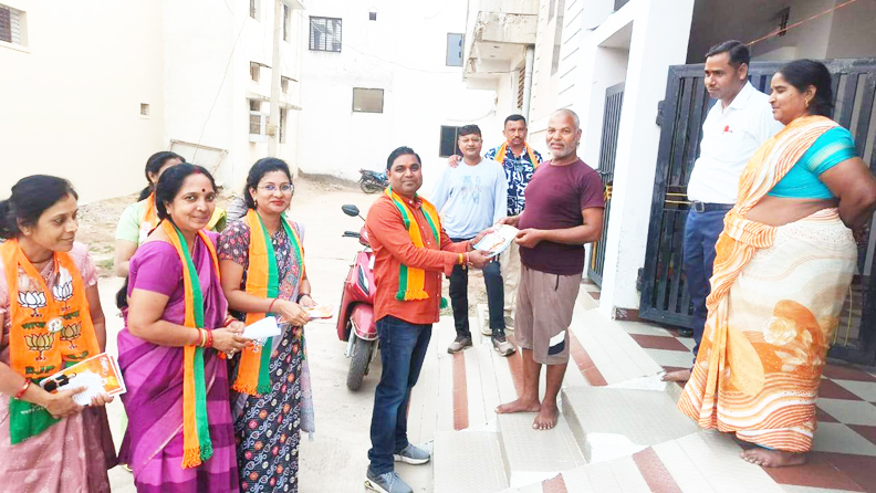 भाजपा पार्षद प्रत्याशी डुरेन्द्र घर-घर दे रहे दस्तक