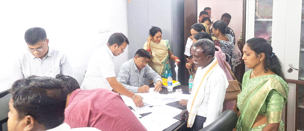 ईवीएम का रेंडमाईजेशन, प्रतीक चिन्ह आबंटित