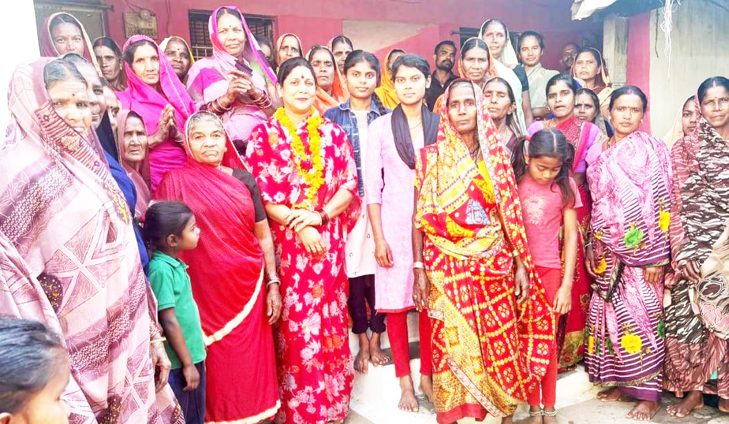 महिलाओं को प्रज्ञा निर्वाणी ने दिलाया मतदान का संकल्प 