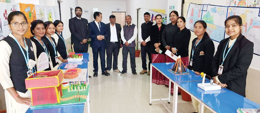 गणितीय चक्र, भौगोलिक प्रक्रिया के साथ प्रदर्शनी में दिखा विज्ञान का विकास गणितीय चक्र, भौगोलिक प्रक्रिया के साथ प्रदर्शनी में दिखा विज्ञान का विकास