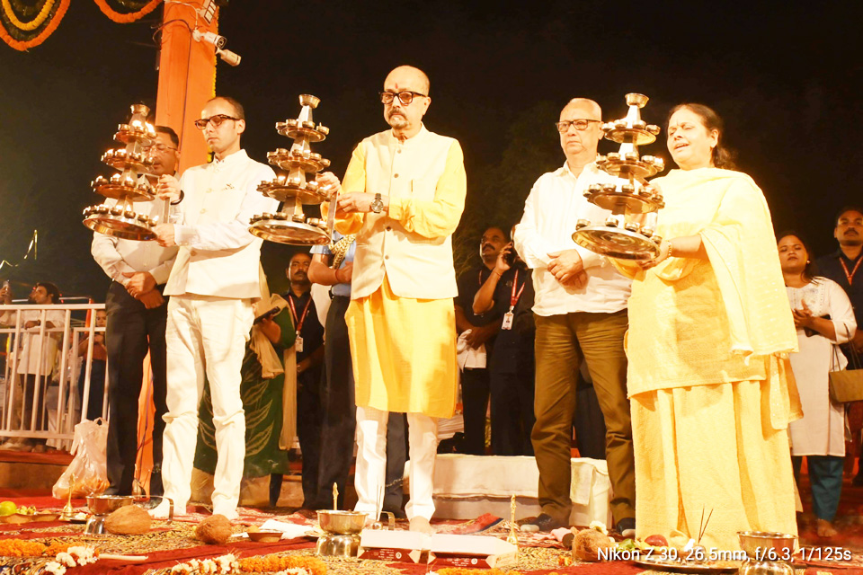 महानदी महाआरती में राज्यपाल डेका हुए शामिल महानदी महाआरती में राज्यपाल डेका हुए शामिल