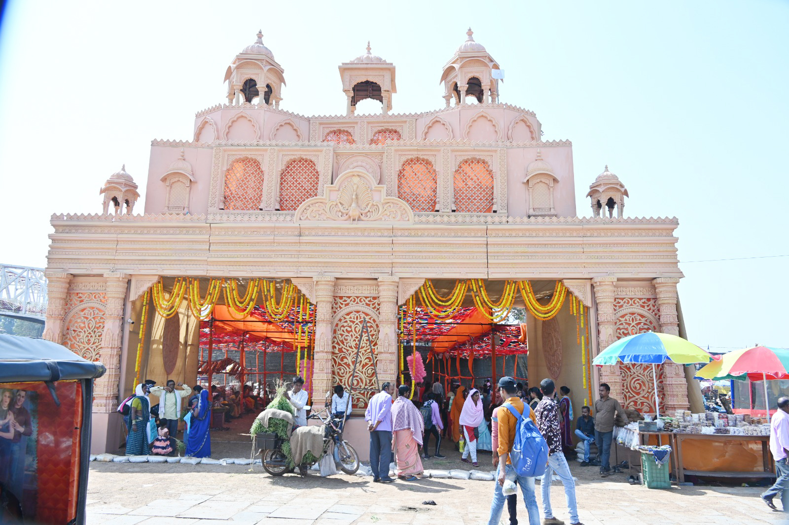कुलेश्वर मंदिर का भव्य प्रवेशद्वार बना आकर्षण का केन्द्र कुलेश्वर मंदिर का भव्य प्रवेशद्वार बना आकर्षण का केन्द्र